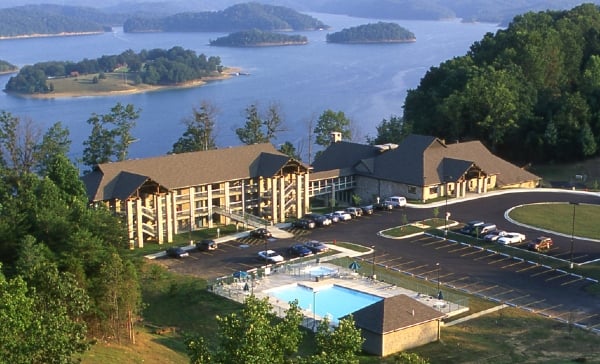 Trip-Planning_Places-to-Stay_Dale-Hollow-Lake-State-Resort-Park-Lodge_article